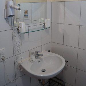 Apartment 2 + 3 Badezimmer mit Waschbecken